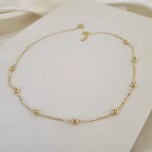 Choker veneziana e esferas com detalhesvazados