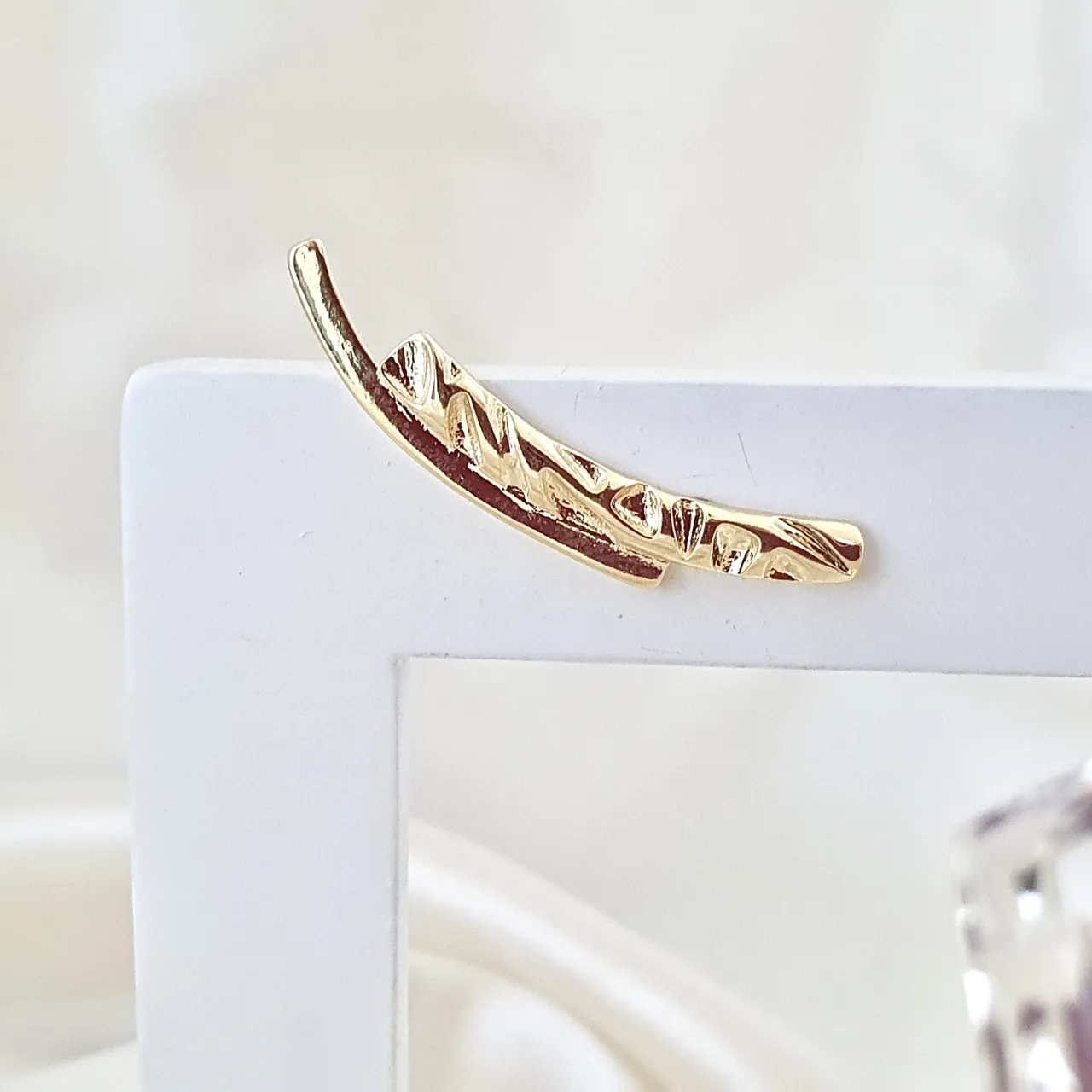 Brinco ear cuff detalhe diamantado