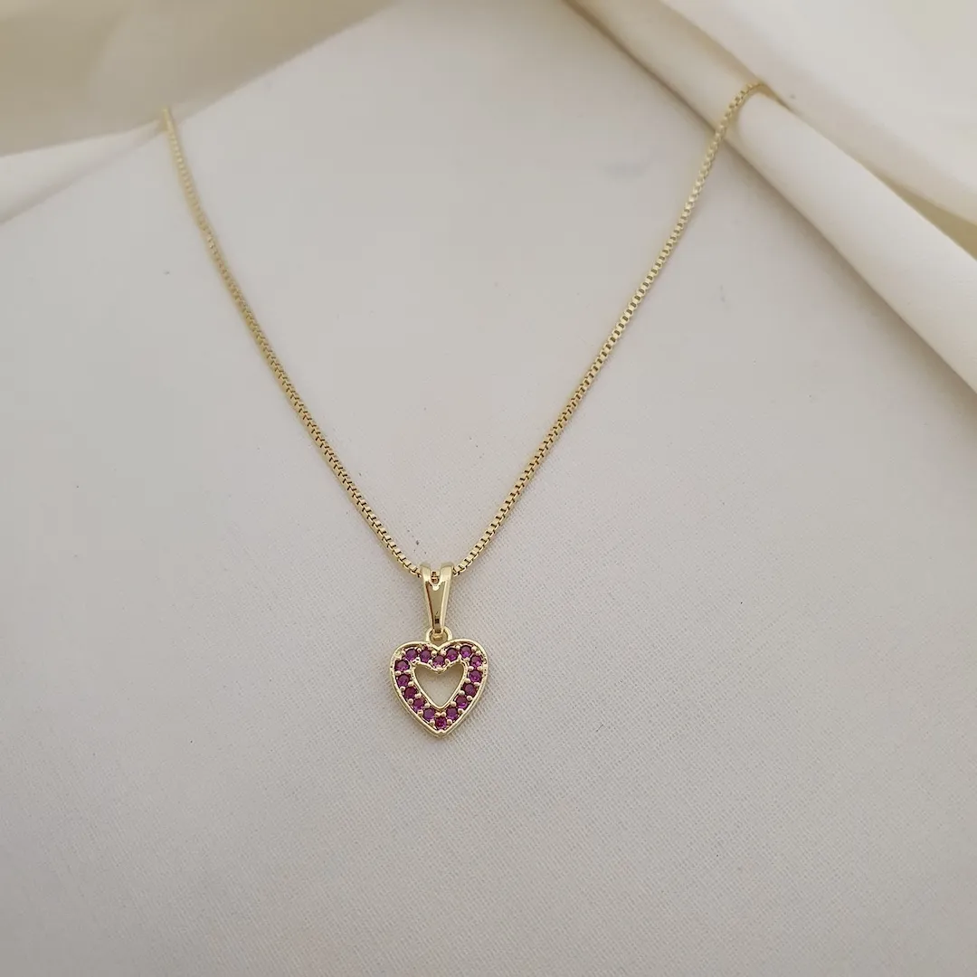 Colar com pingente coração zircônia rosa